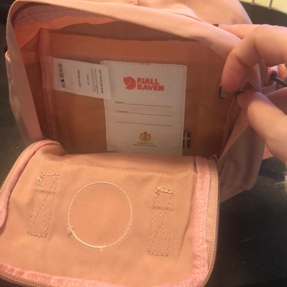 Fjallraven Kanken sling bag in pink - Picture 3 of 5